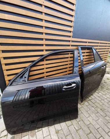 Двері кабіни A1667200105 MERCEDES