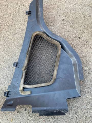 Водостік лобового скла, жабо A1668300113 MERCEDES