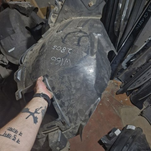 Підкрилок переднього крила, лівий передній A1668802805 MERCEDES