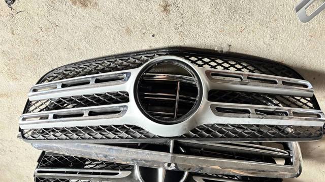 Облицювання радіатора A1668880460 MERCEDES