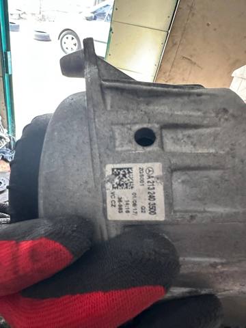 Права опора двигуна A2052406717 MERCEDES
