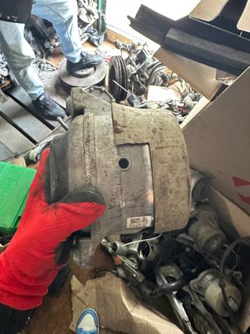 Подушка (опора) двигуна, ліва A2052407800 MERCEDES