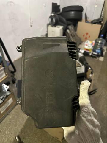 Кришка блоку запобіжників A2055402428 MERCEDES