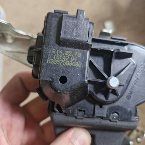 Замок кришки багажника / задніх 3/5-х дверей A2057500600 MERCEDES