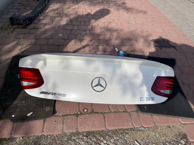 Кришка багажника кузова A2057501675 MERCEDES