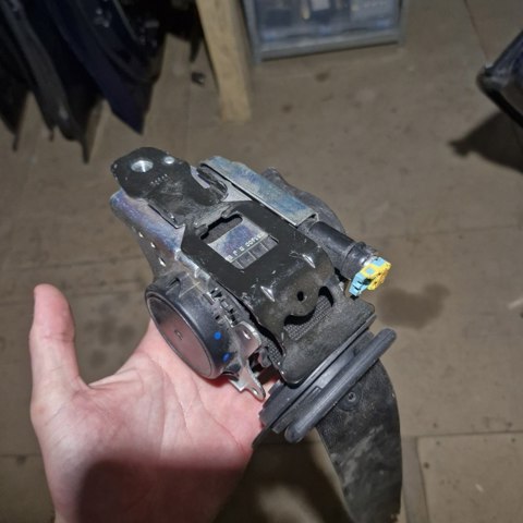 Ремінь безпеки передній лівий A2058600185 MERCEDES