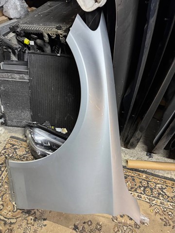 Ліве переднє крило A2058800118 MERCEDES