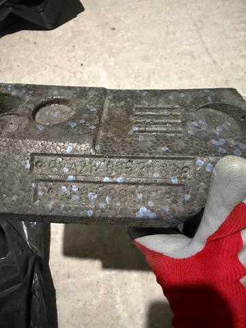Наповнювач бампера переднього A2128852037 MERCEDES
