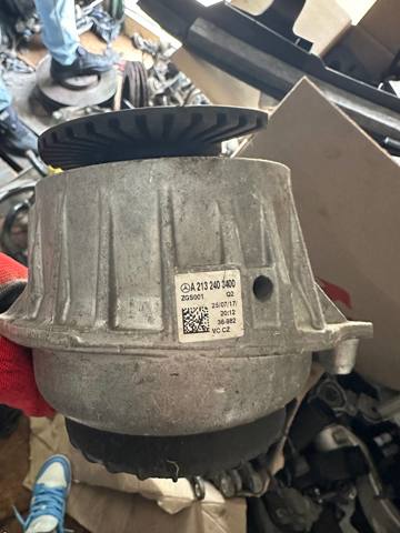 Подушка (опора) двигуна, ліва передня A2132403400 MERCEDES