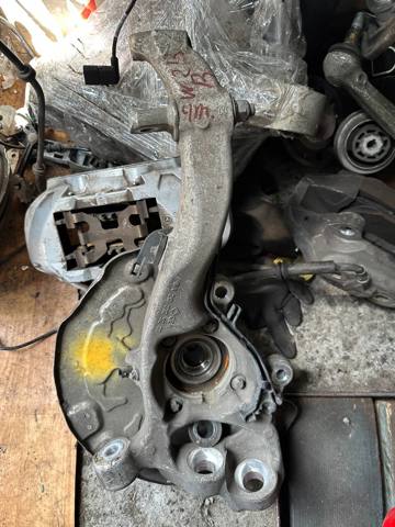 Кулак поворотний передній правий A2133325200 MERCEDES