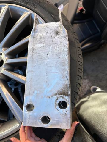 Кронштейн підсилювача переднього бампера A2136201500 MERCEDES
