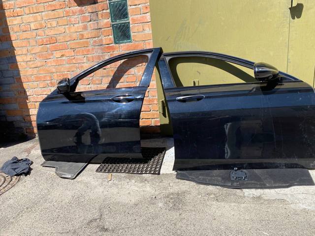 Пасажирські передні двері A2137200205 MERCEDES