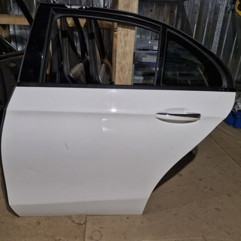 Двері пасажирськи задні ліві A2137300105 MERCEDES