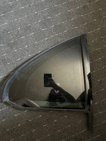 Кватирка двері трикутник, задня, права A2137300255 MERCEDES