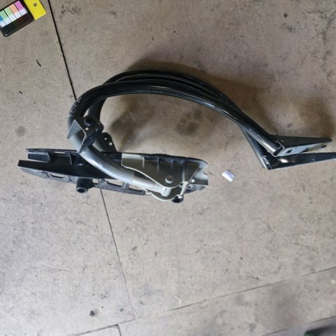 Кріплення кришки багажника A2137500328 MERCEDES