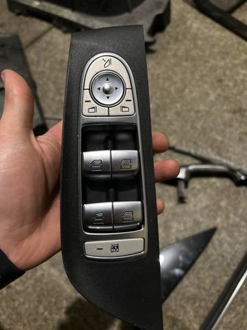 Кнопки переднього лівого склопід'ємника A2139054803 MERCEDES