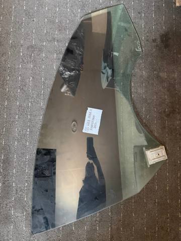 Скло пасажирських дверей A2187250400 MERCEDES