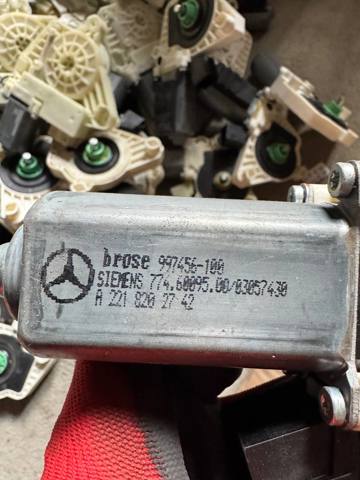 Мотор склопідйомника дверей передніх, лівих A2218202742 MERCEDES