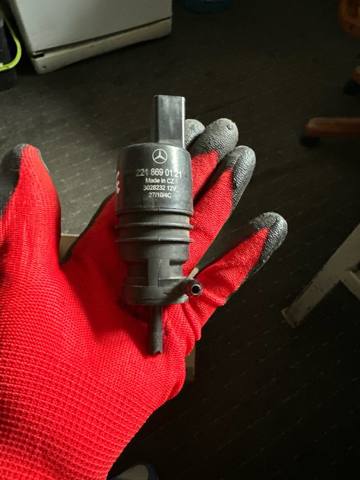 Насос омивача скла переднього A2218690121 MERCEDES