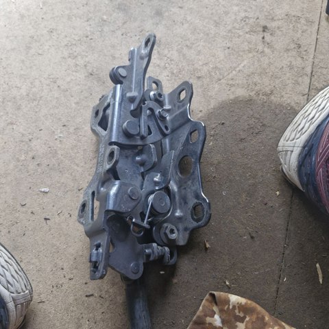Завіса капота права A2228800228 MERCEDES
