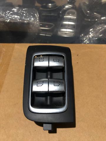 Кнопка підйомника заднього правого скла A2229059808 MERCEDES