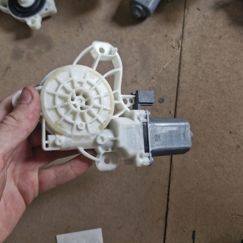 Моторчик склопідйомника двері задніх, лівих A2229061903 MERCEDES