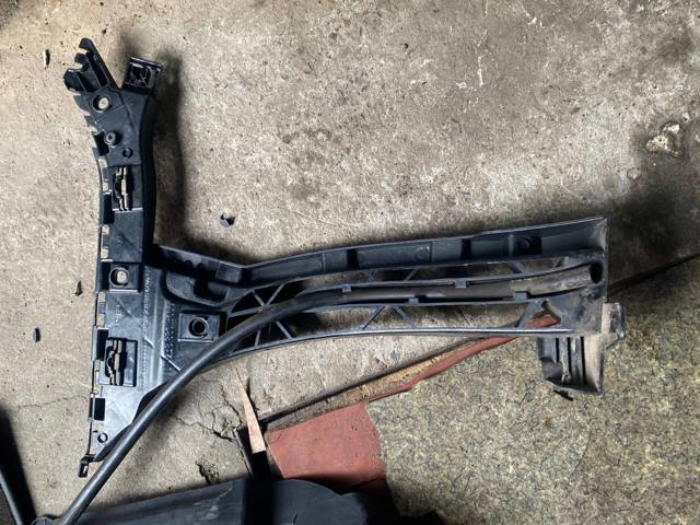 Направляюча заднього бампера, права A2388803600 MERCEDES