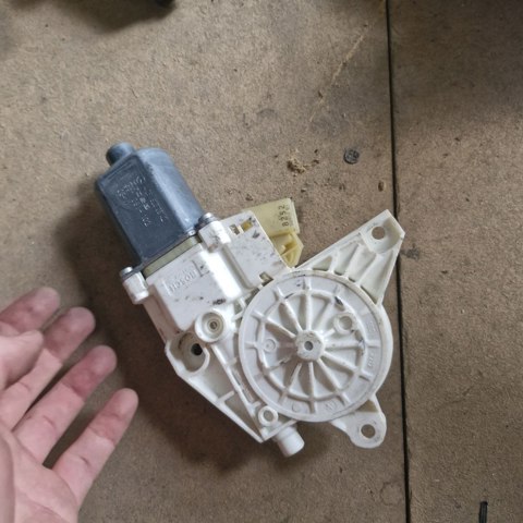 Мотор склопідйомника дверей передніх, правих A2518200842 MERCEDES