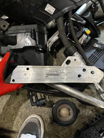 Балка бампера переднього A2536203800 MERCEDES
