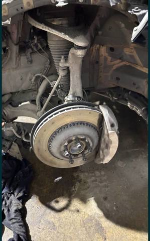 Цапфа поворотна права A2973320800 MERCEDES