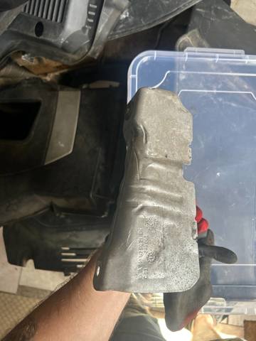 Кришка випускного колектора A6511420021 MERCEDES