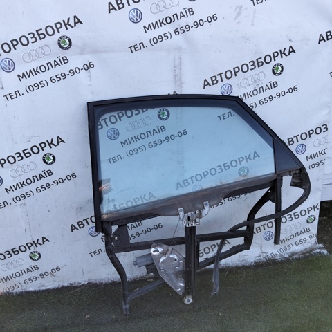 Моторчик склопідйомника двері задніх, лівих 0130821784 VAG