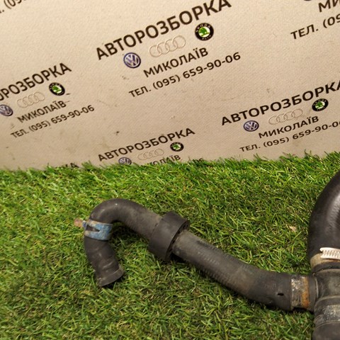 Шланг/патрубок водяного насоса, нагнітальний 028121053AA VAG