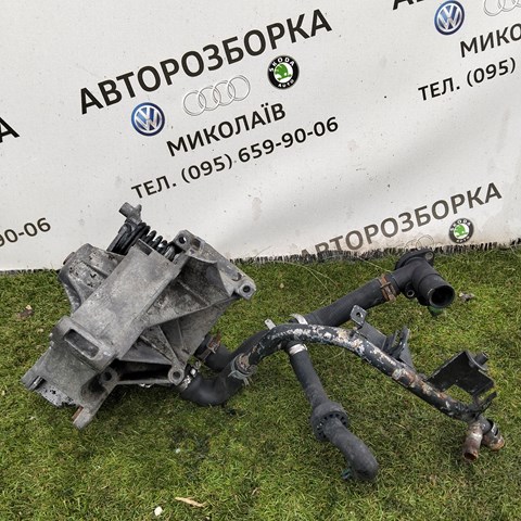 Патрубок системи охолодження 028121065AE VAG