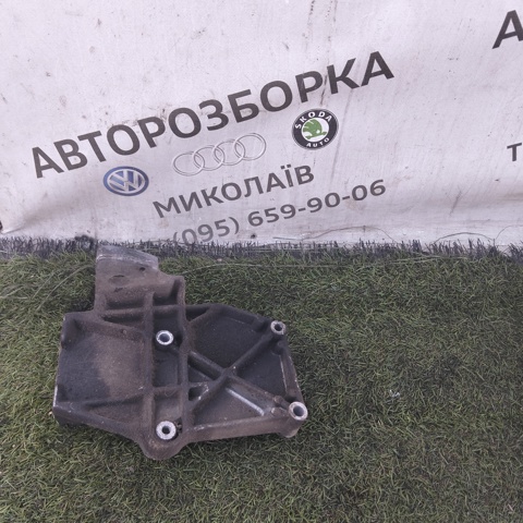 Кронштейн компресора кондиціонера 028260885A VAG