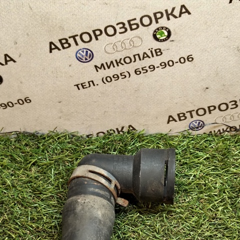 Фланець системи охолодження (трійник) 037121619 VAG
