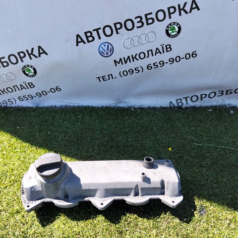 Кришка клапанів 038103469E VAG