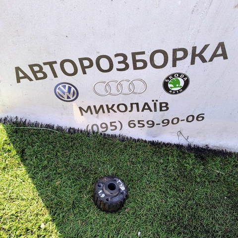 Зірочка приводу коленвала двигуна 038105263E VAG