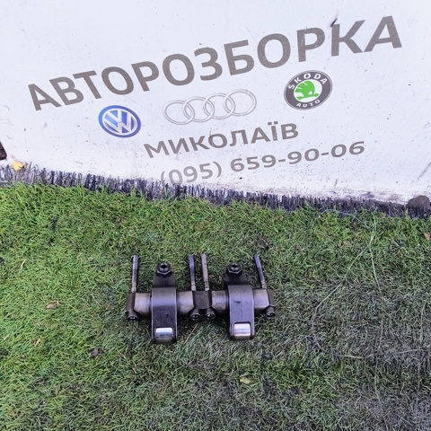 Вісь коромисла рокерів 038109527AF VAG