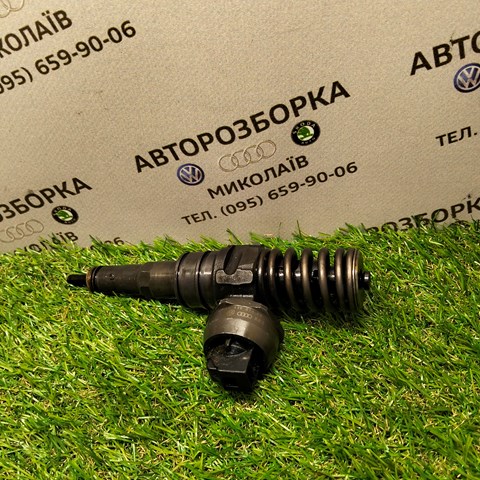 Форсунка вприску палива 038130073BN VAG