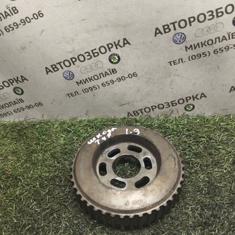 Шестерня приводу ТНВД 038130111B VAG