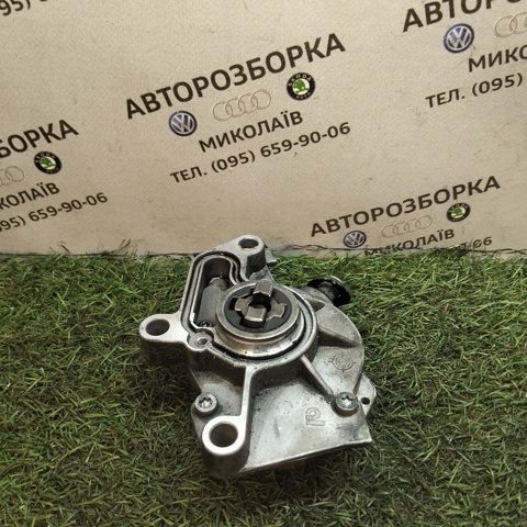Насос вакуумний 038145101B VAG