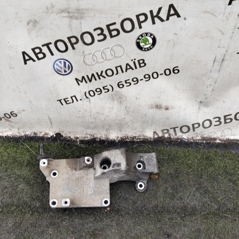Кріплення генератора 038903143R VAG