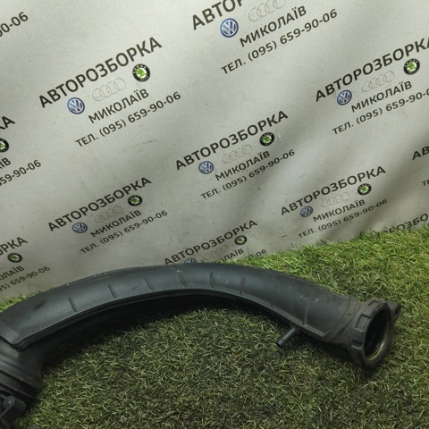 Патрубок повітряний, вихід повітряного фільтра 03C145673M VAG