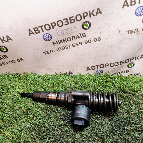 Форсунка паливна 03G130073G VAG