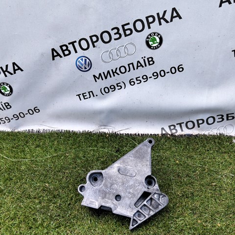 Кронштейн подушки (опори) двигуна, правої 03G199207A VAG