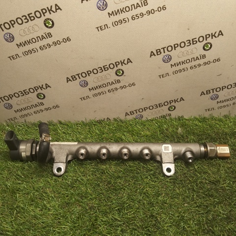 Паливна рампа 03L130089 VAG