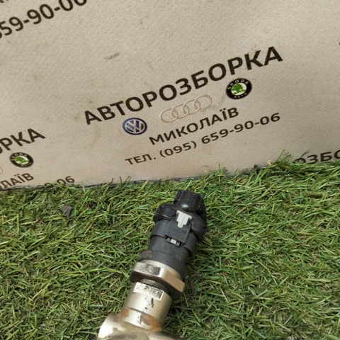 Датчик тиску палива 04E906054B VAG