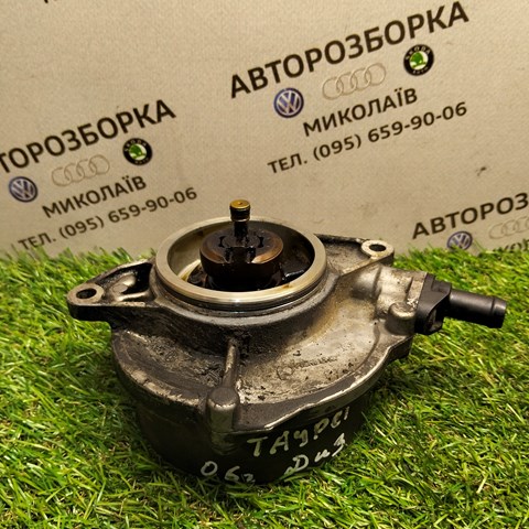 Насос вакуумний 057145100T VAG