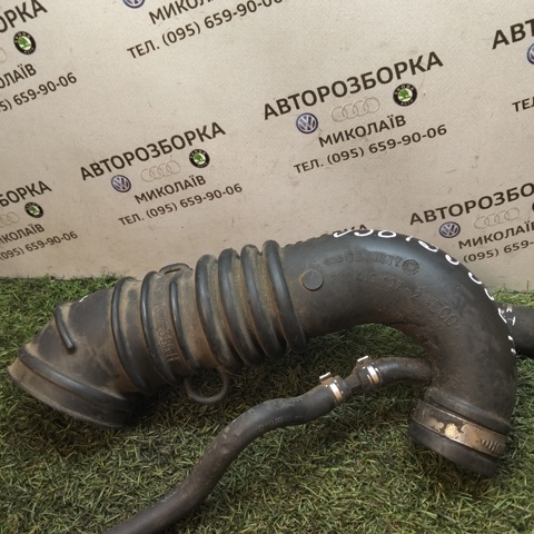 Повітряний патрубок витратоміра 058133356H VAG